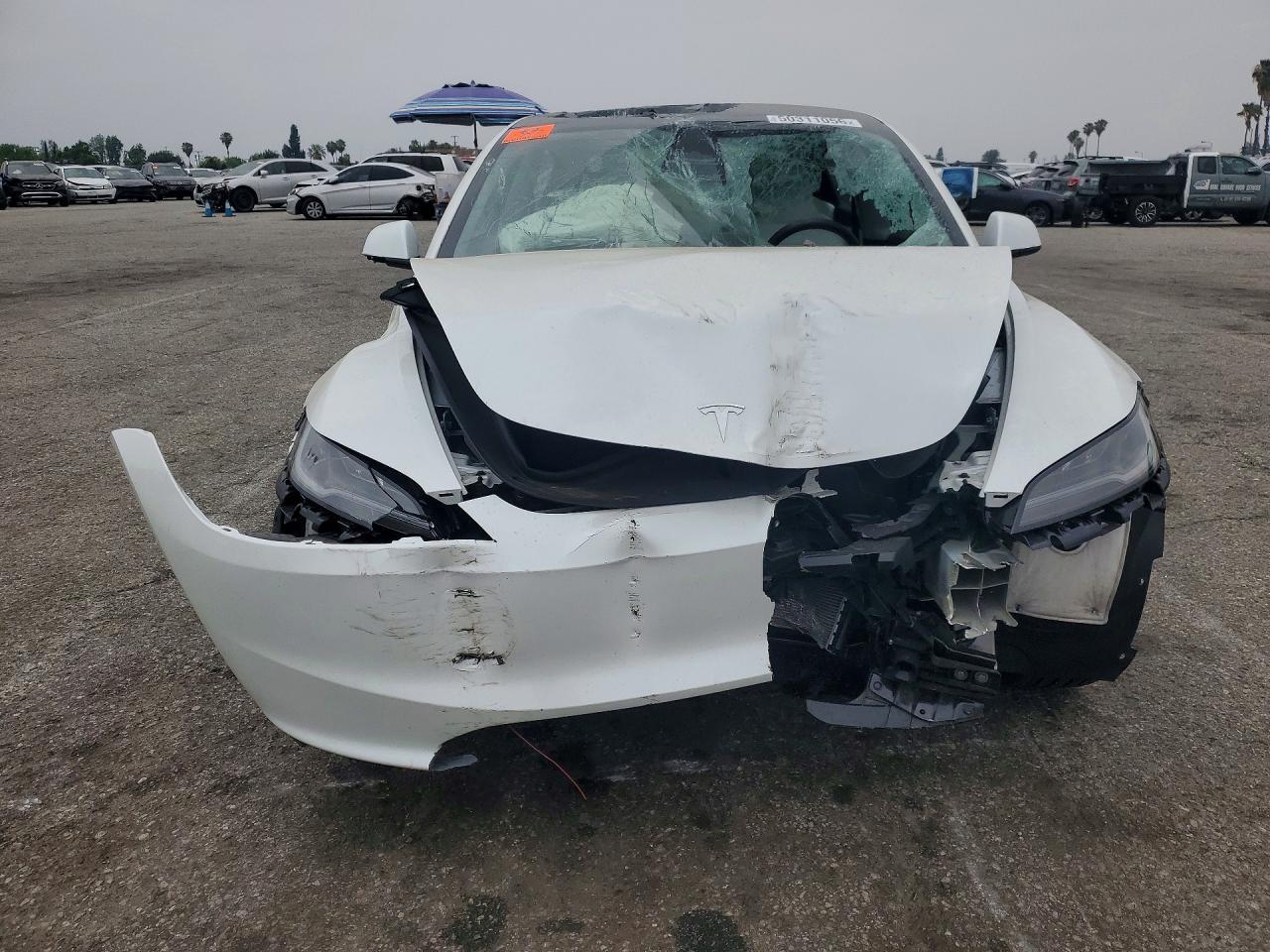 2025 Tesla Model 3 - Фото 5