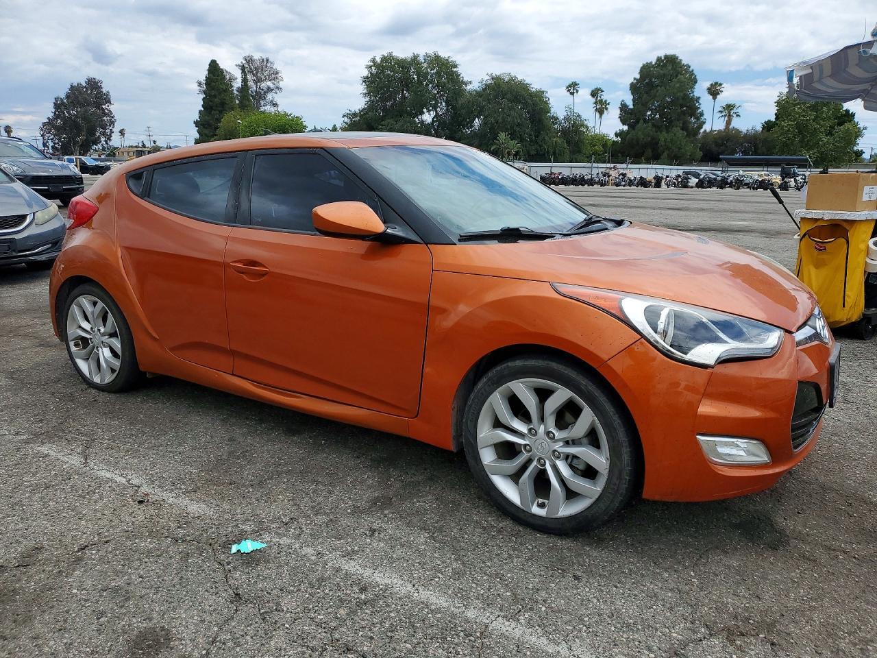2013 Hyundai Veloster Base - Фото 4