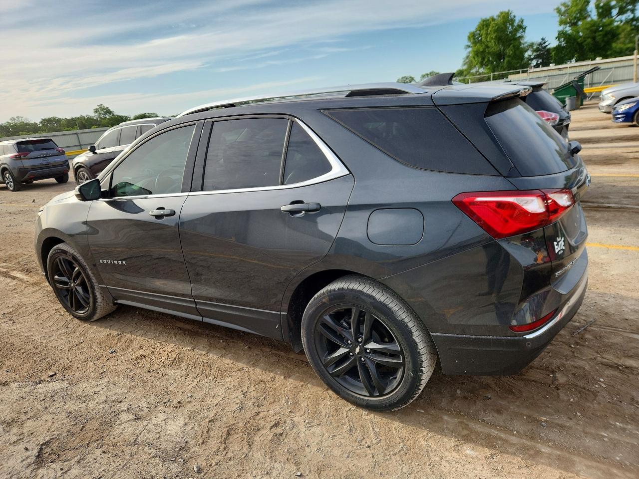 2020 Chevrolet Equinox Lt - Image 2