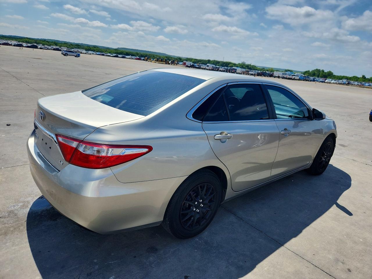 2017 Toyota Camry Le - Фото 3