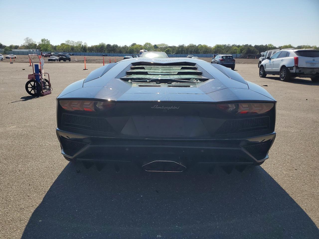 2018 Lamborghini Aventador S - Image 6