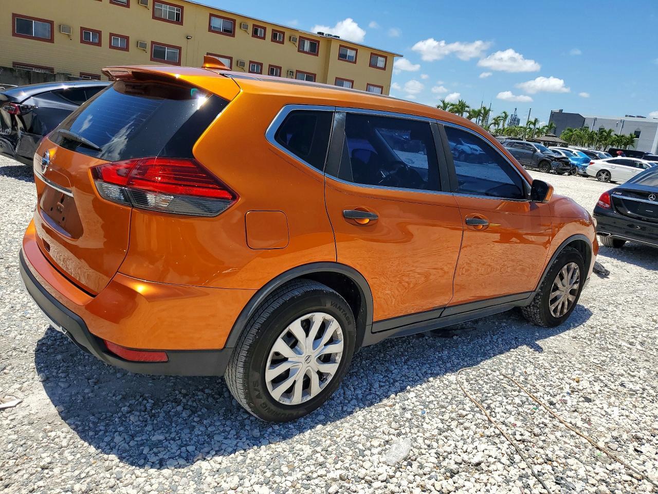 2017 Nissan Rogue S - Фото 3