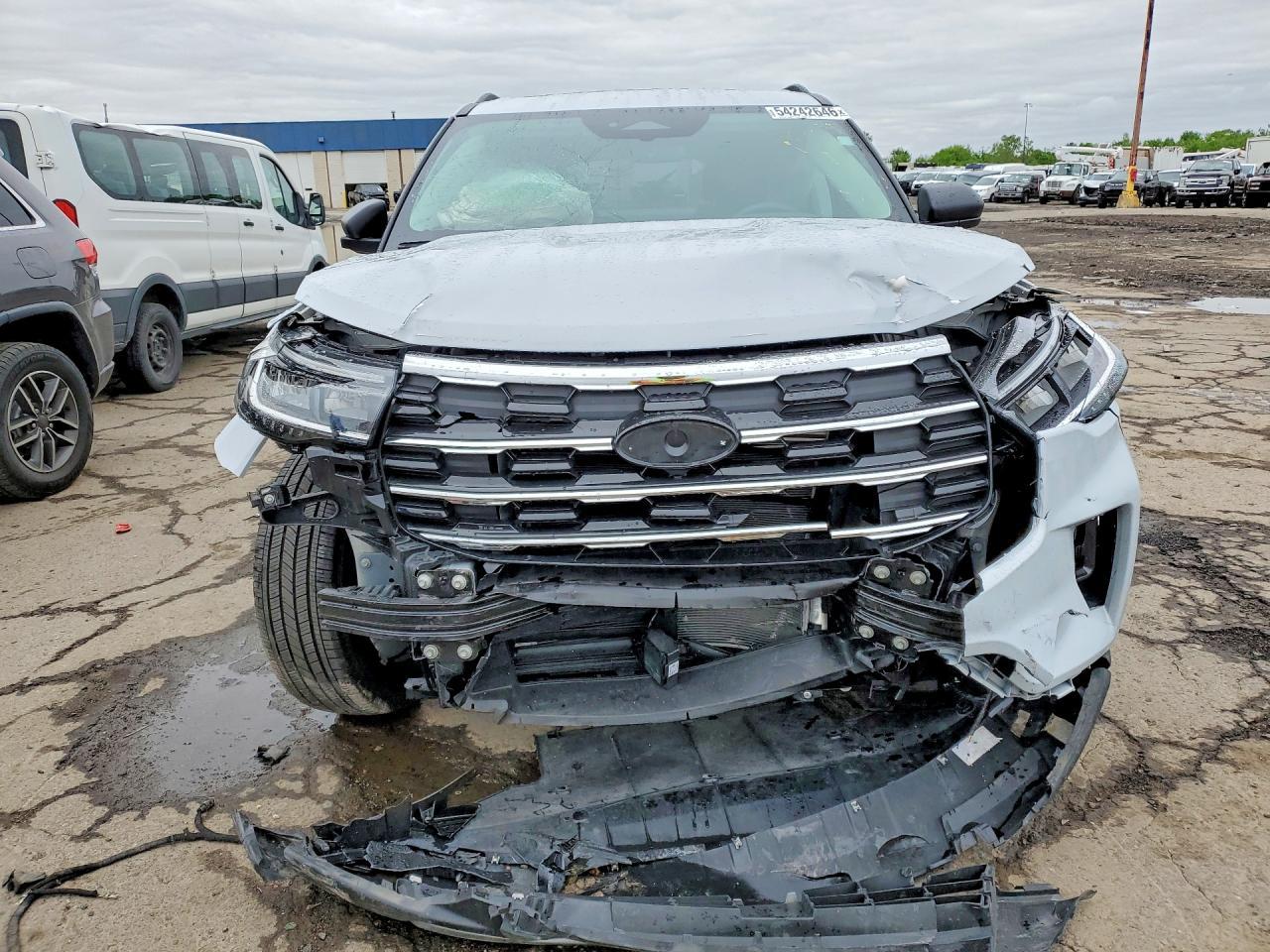 2025 Ford Explorer Active - Image 5