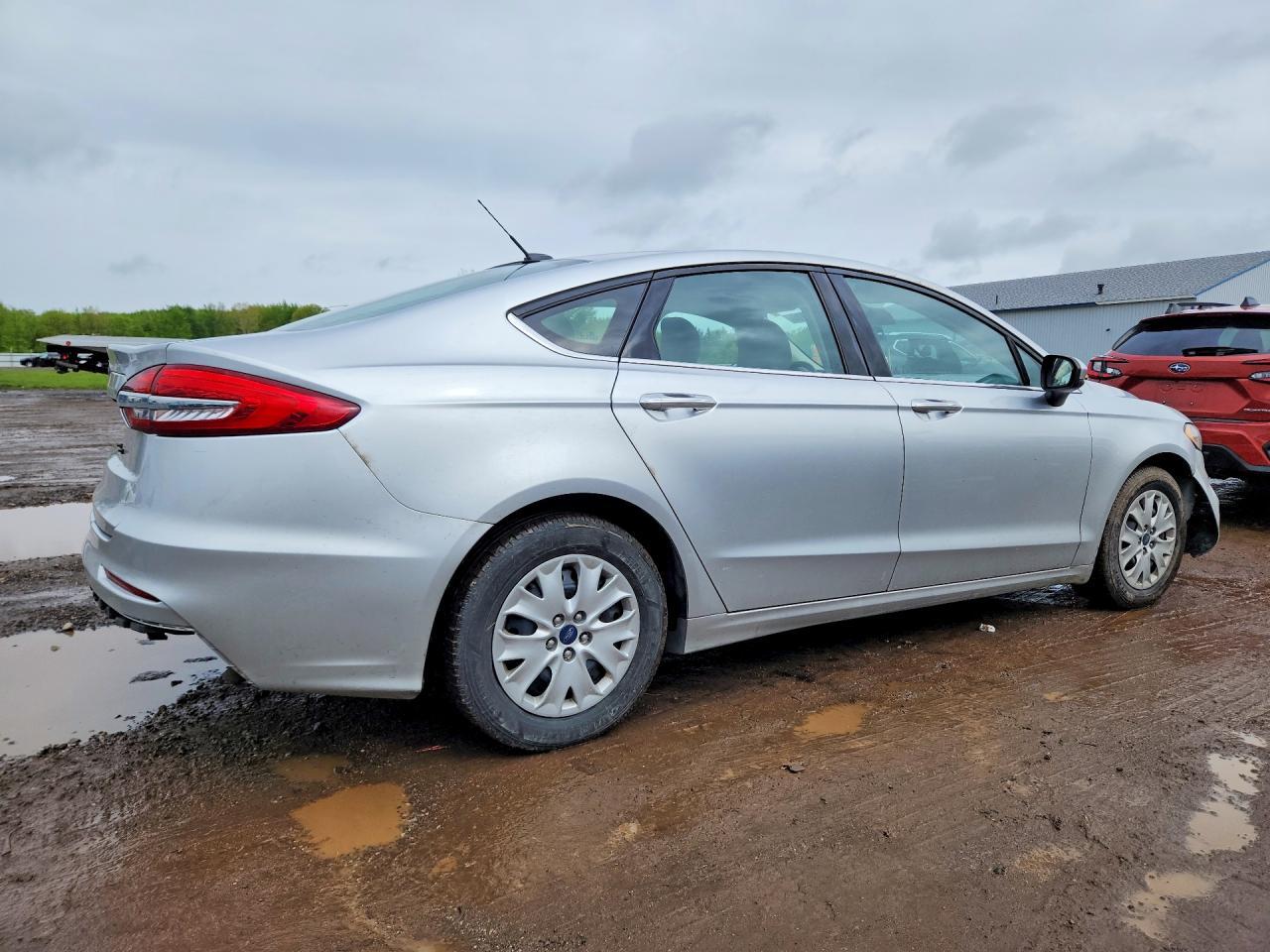 2019 Ford Fusion S - Фото 3