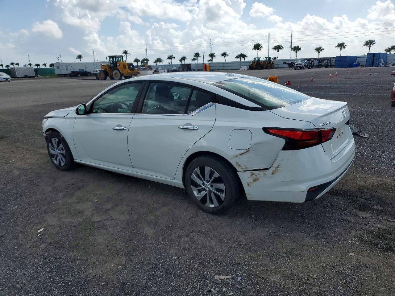 2020 Nissan Altima S - Фото 2