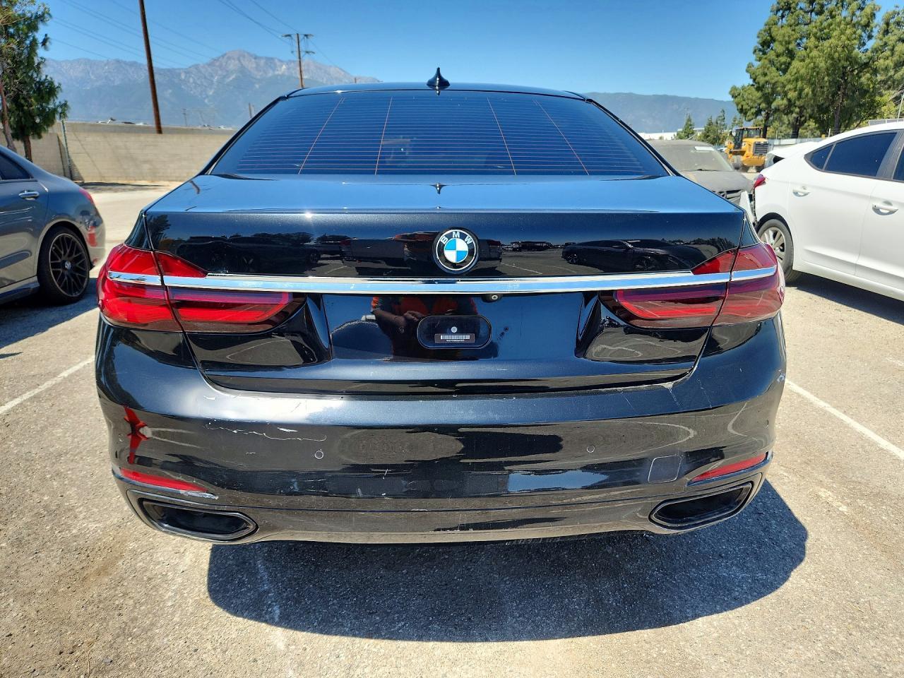 2016 BMW 750 I - Фото 6