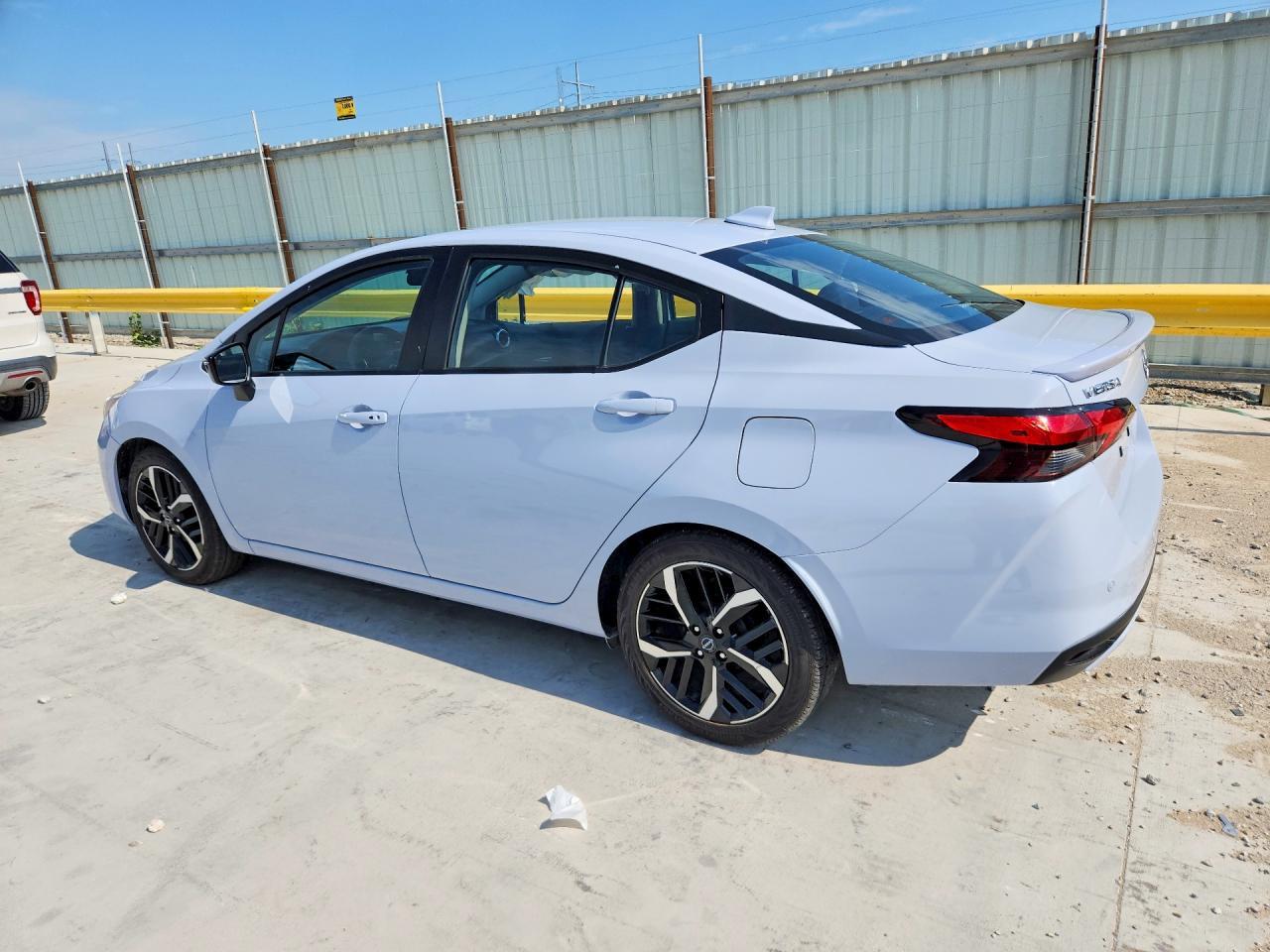 2025 Nissan Versa Sr - Фото 2