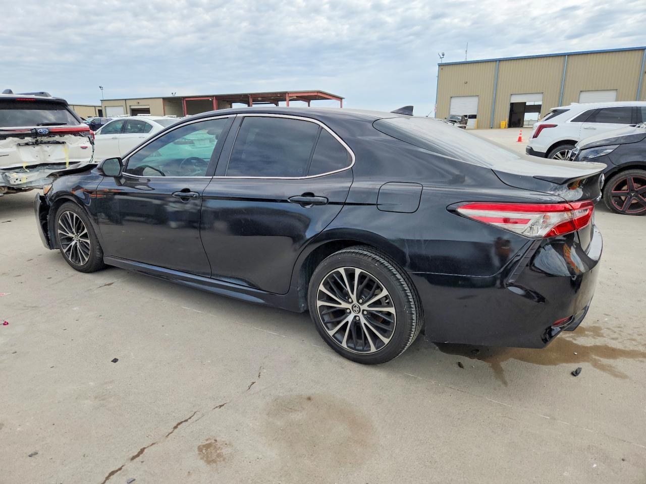 2019 Toyota Camry Se - Фото 2