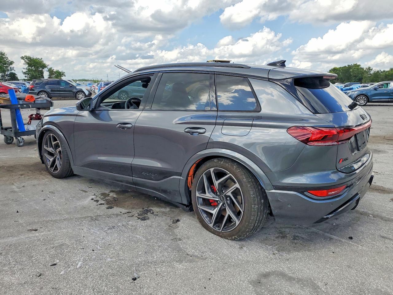 2025 Audi Sq6 E-Tron Prestige - Фото 2