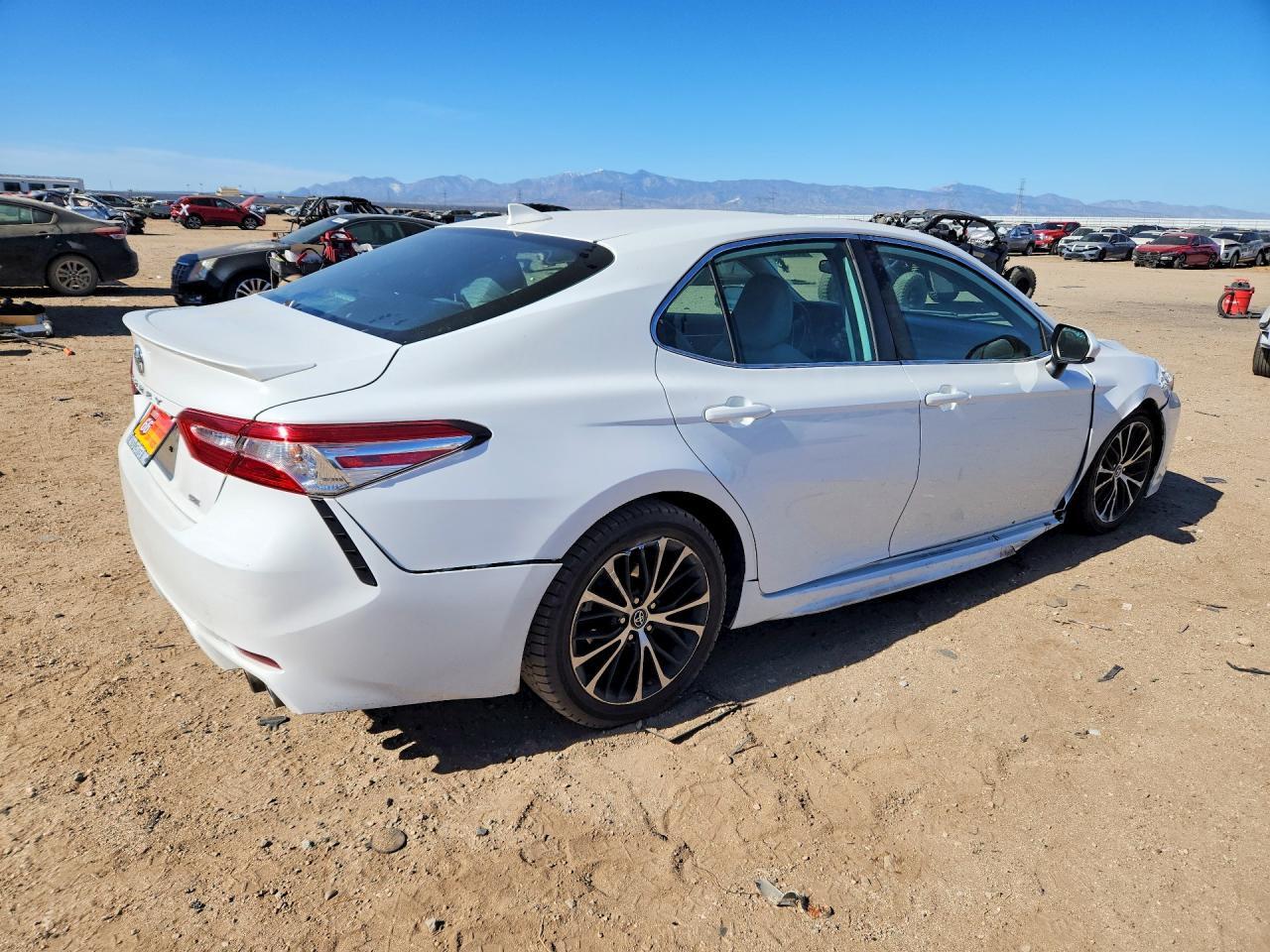 2020 Toyota Camry Se - Image 3