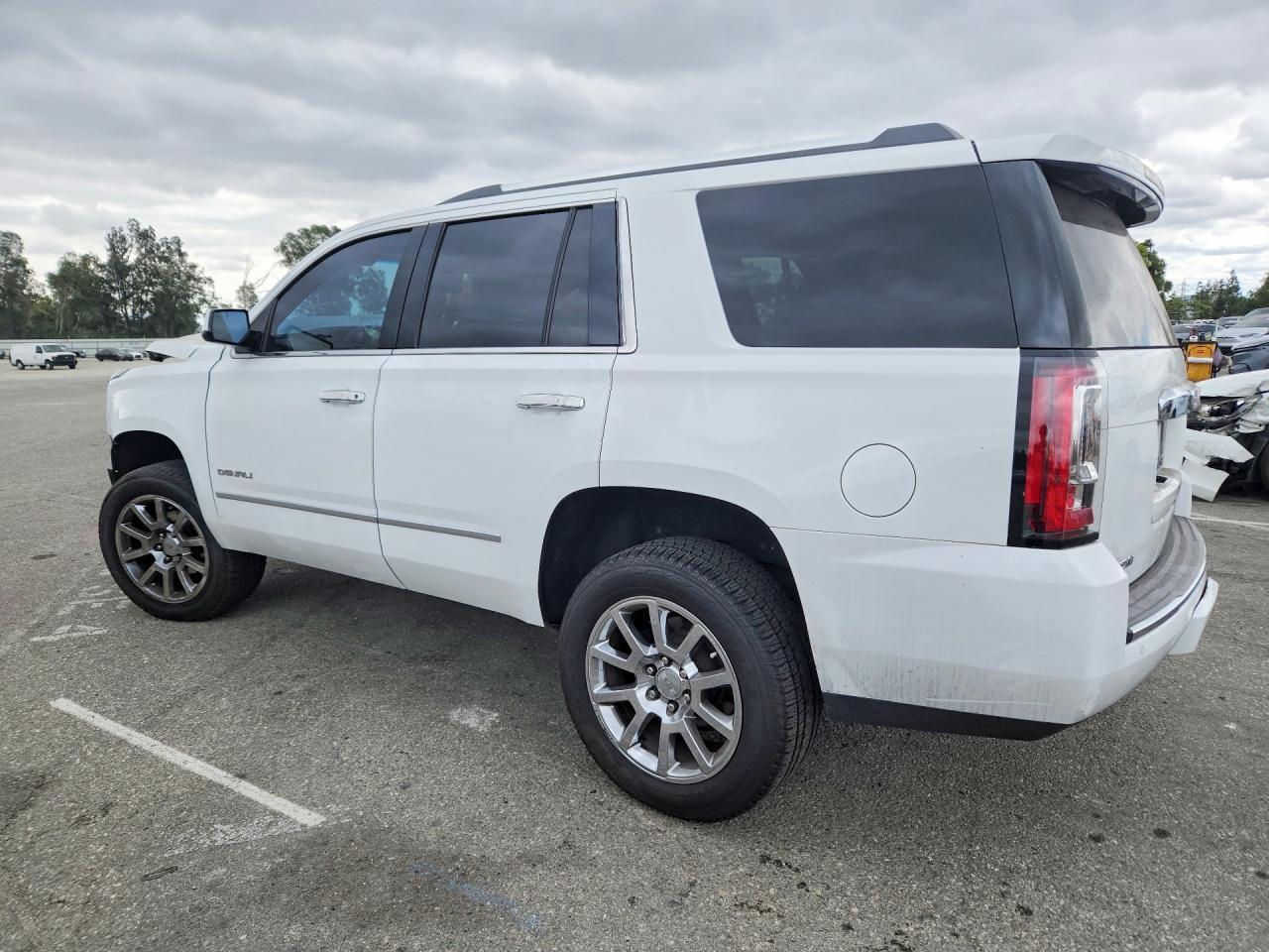 2016 GMC Yukon Denali - Фото 2