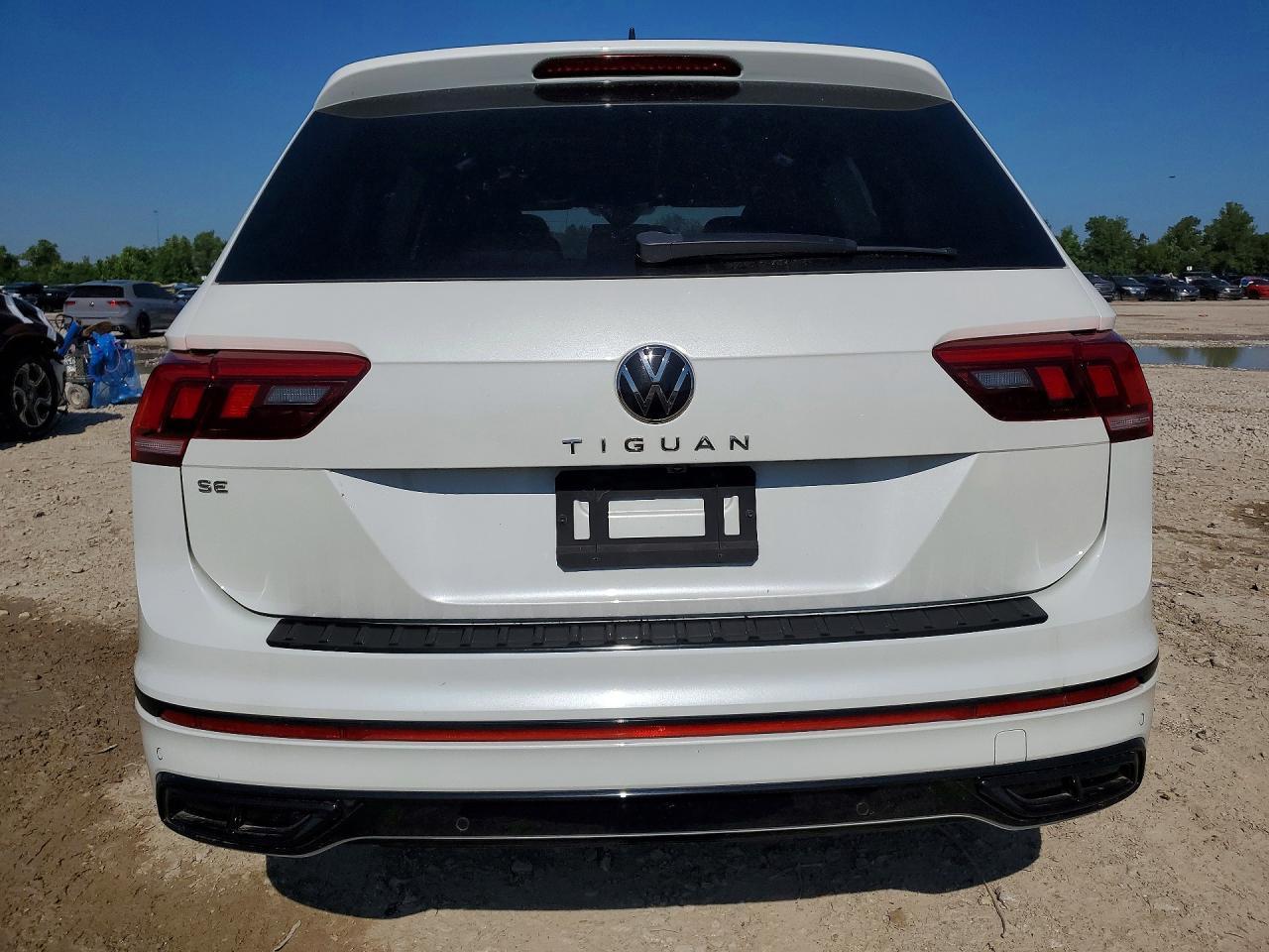 2023 Volkswagen Tiguan Se R-Line Black - Image 6