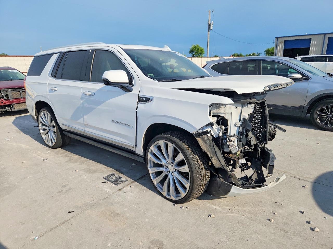 2021 GMC Yukon Denali - Image 4