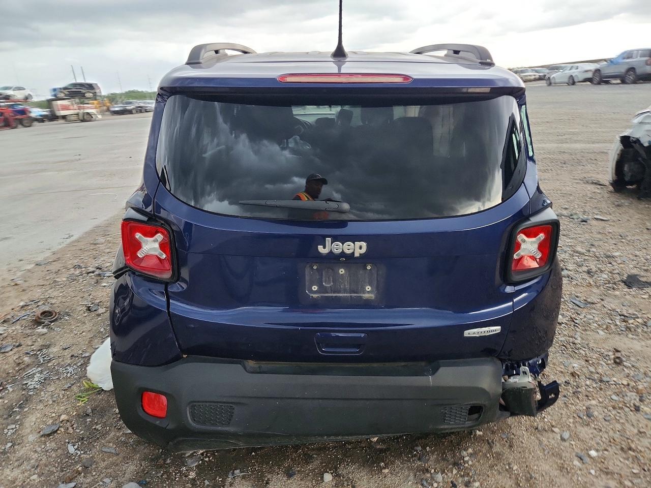 2018 Jeep Renegade - Image 6