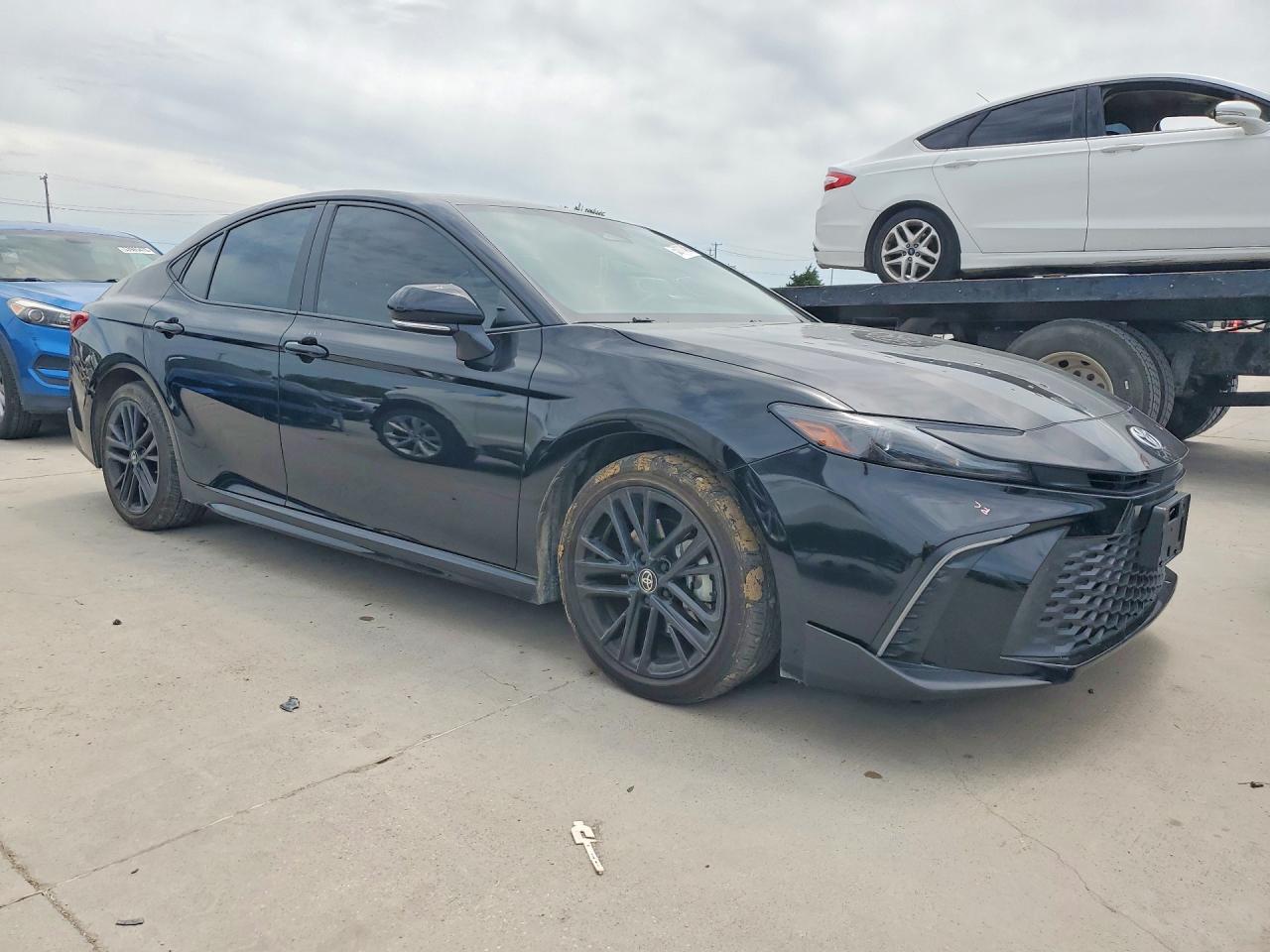 2025 Toyota Camry Se - Image 4