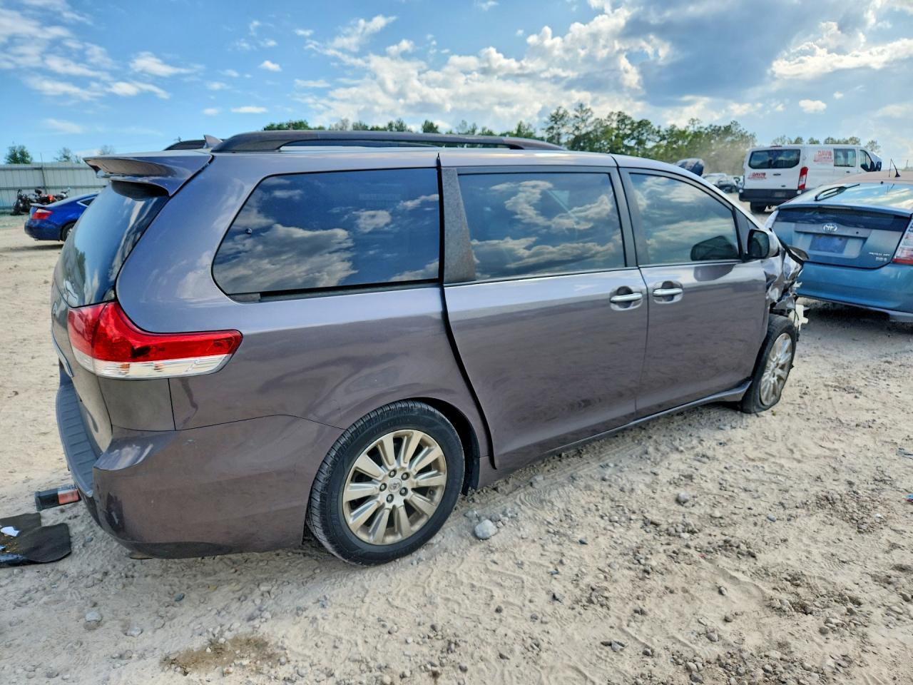 2011 Toyota Sienna Limited 7-Passenger - Image 3