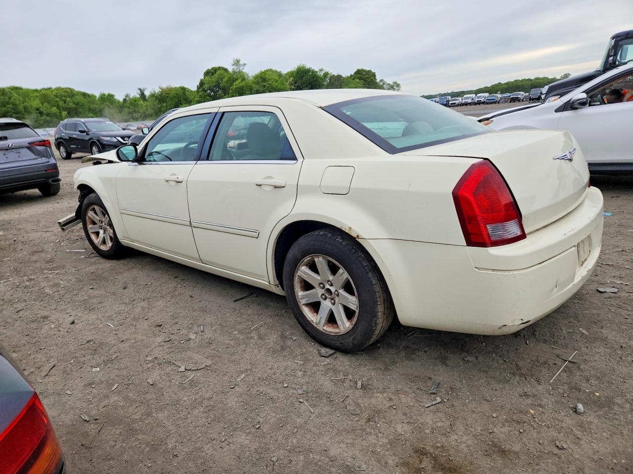 2007 Chrysler 300 - Image 2