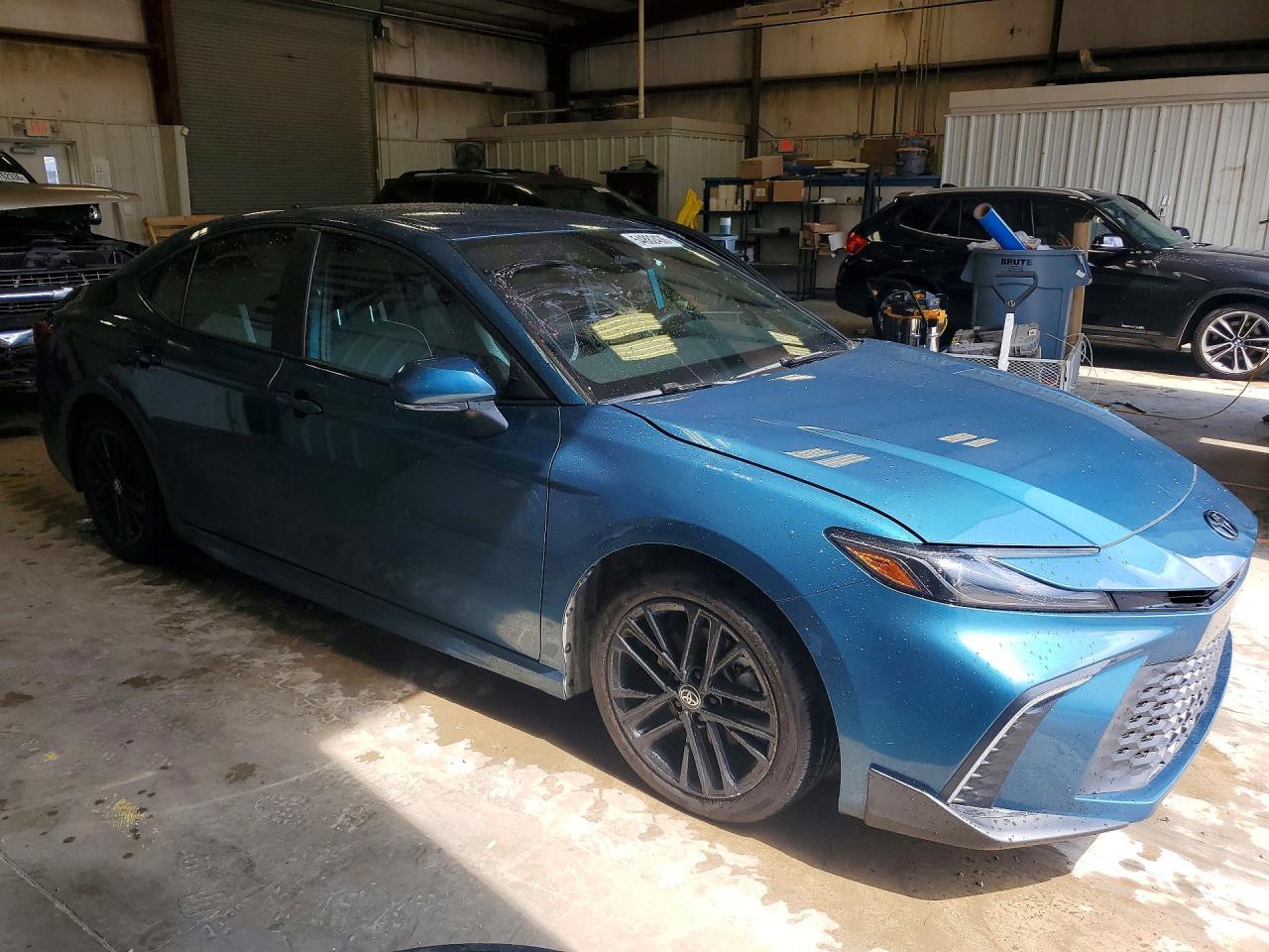 2025 Toyota Camry Se - Image 4