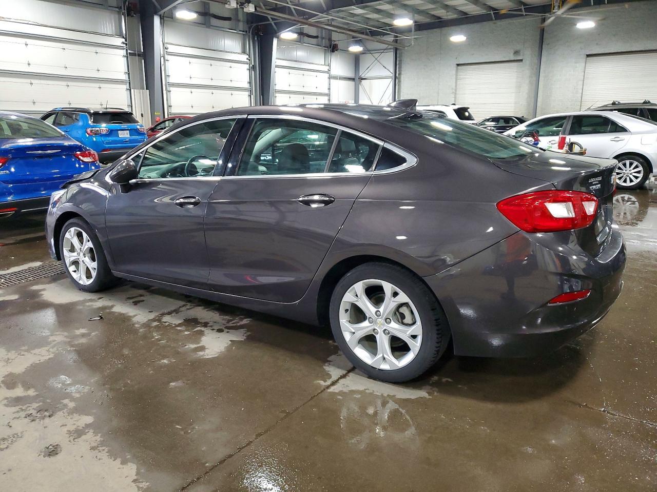 2017 Chevrolet Cruze Premier - Фото 2