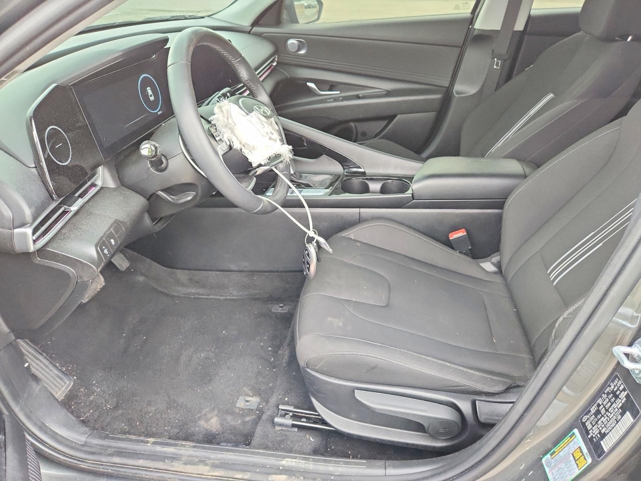 2025 Hyundai Elantra Sel - Image 7