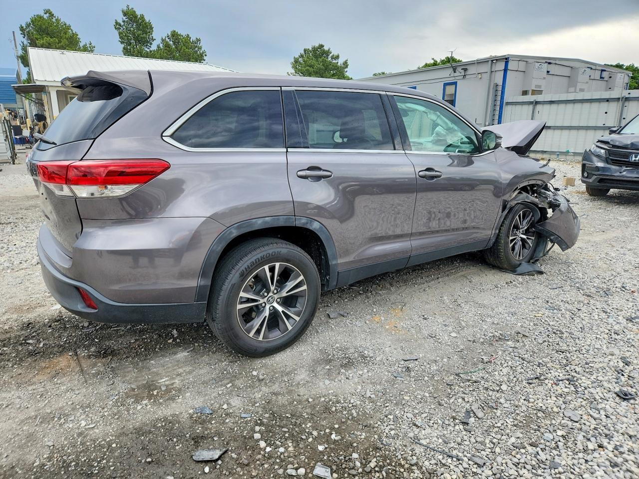 2019 Toyota Highlander Le - Фото 3