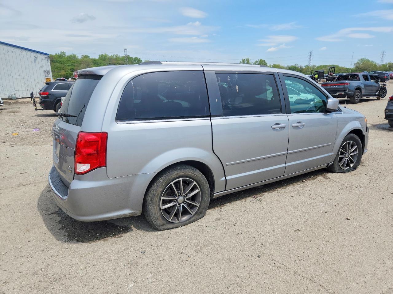 2017 Dodge Grand Caravan Sxt - Image 3