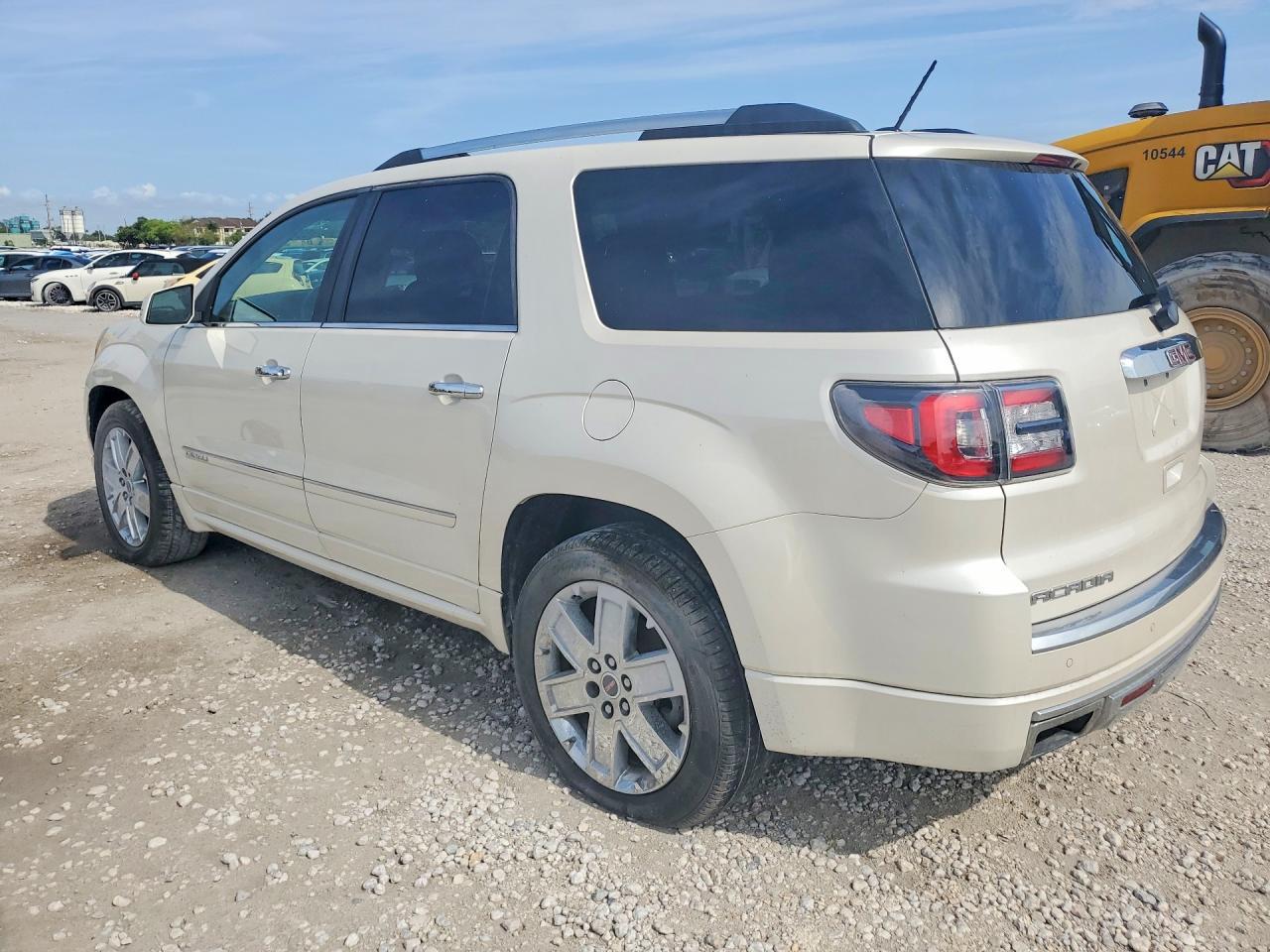 2015 GMC Acadia Denali - Фото 2