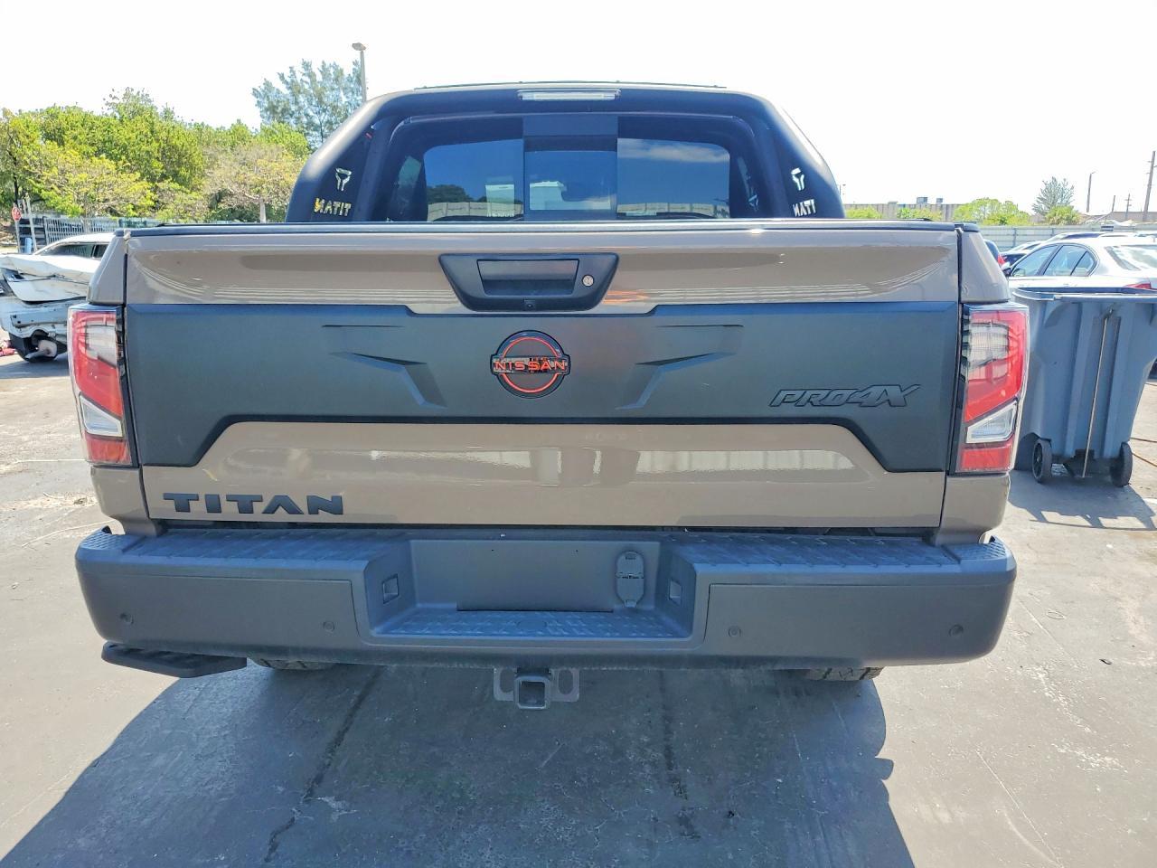 2024 Nissan Titan Pro-4X - Фото 6