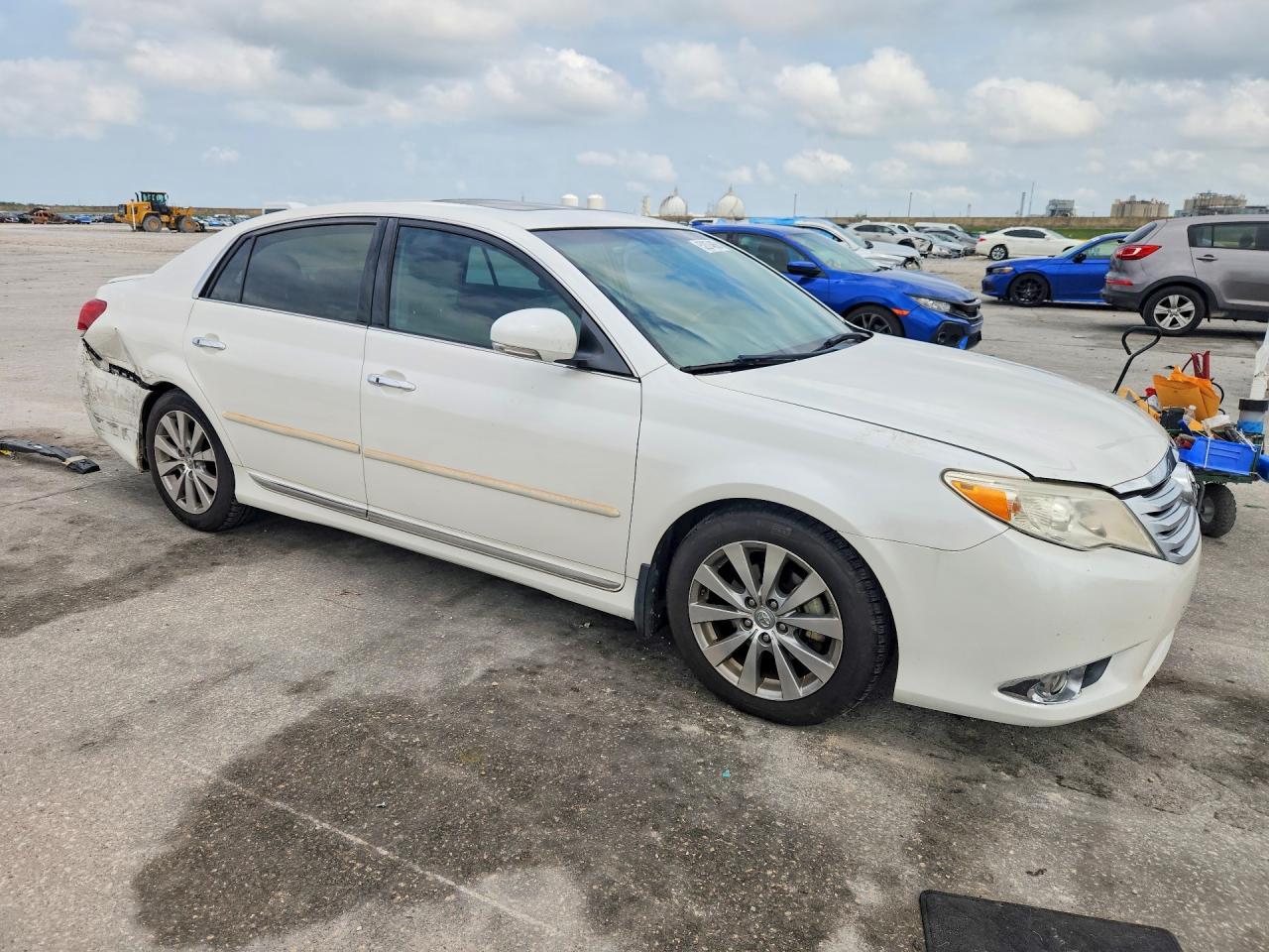 2011 Toyota Avalon Limited - Фото 4