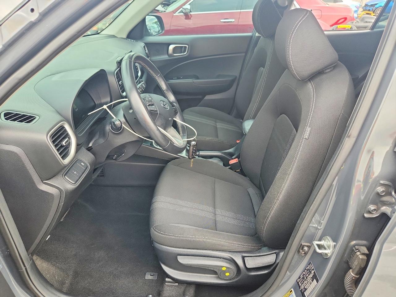 2023 Hyundai Venue Sel - Image 7