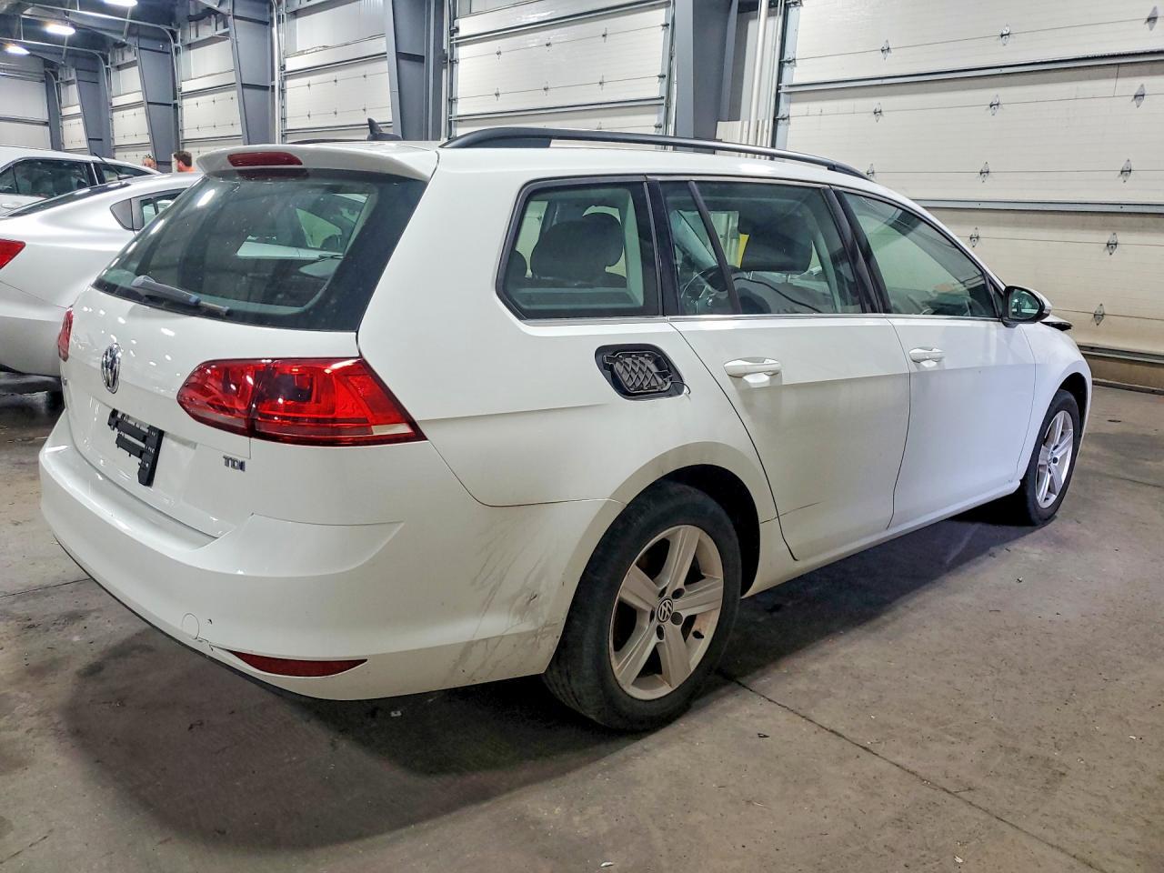 2015 Volkswagen Golf Sportwagen Tdi S - Фото 3