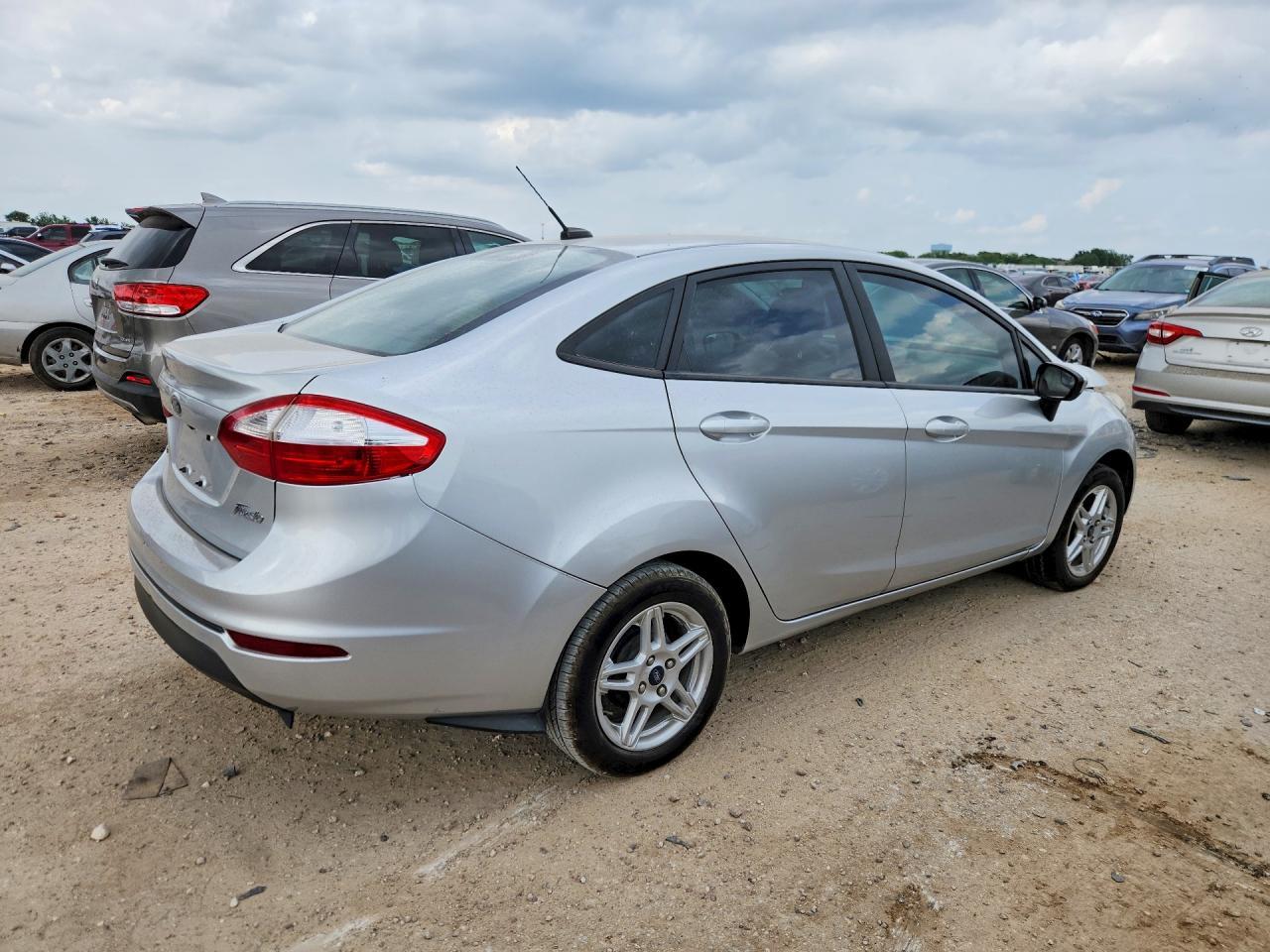 2019 Ford Fiesta Se - Image 3