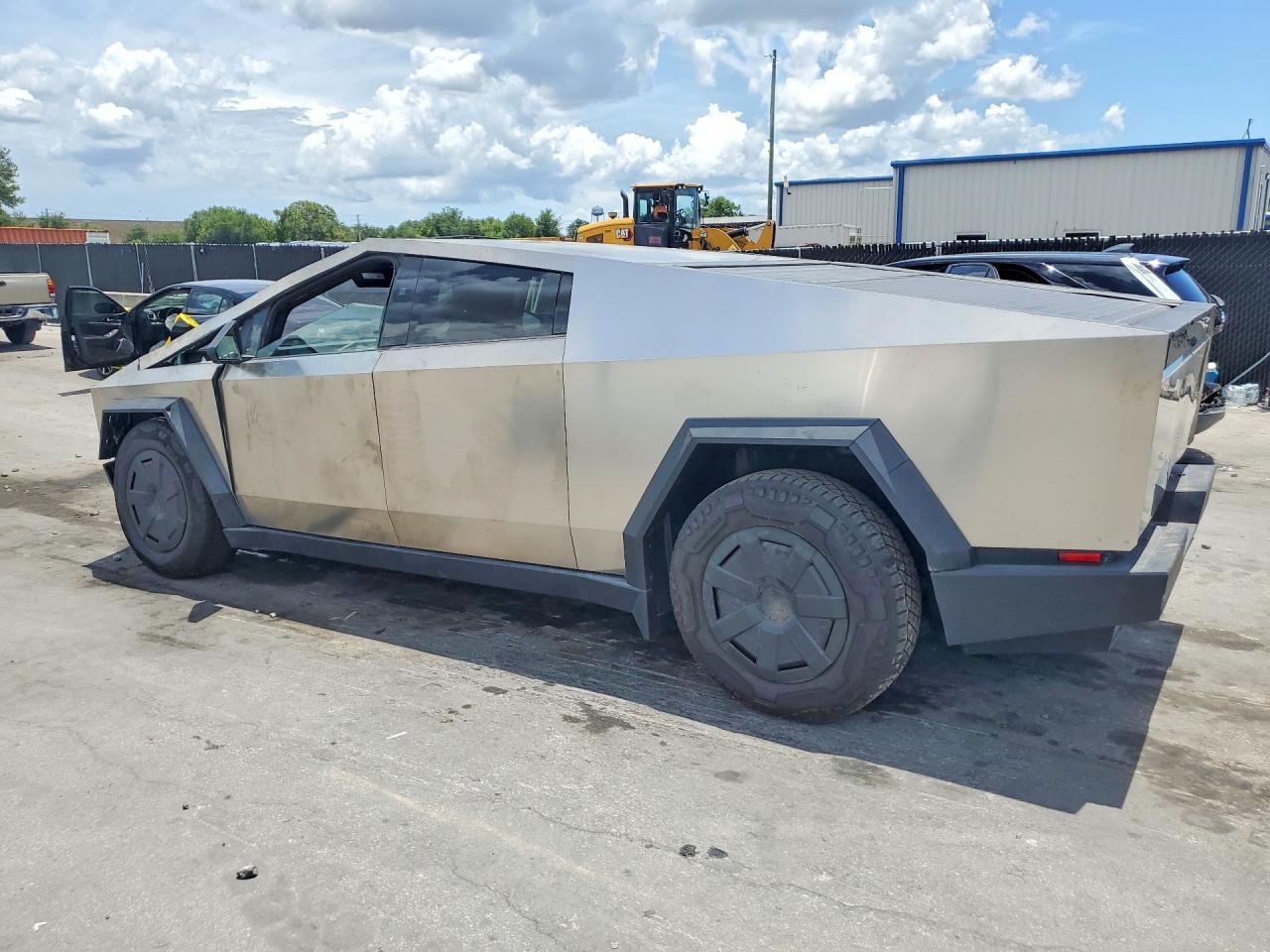2025 Tesla Cybertruck - Фото 2