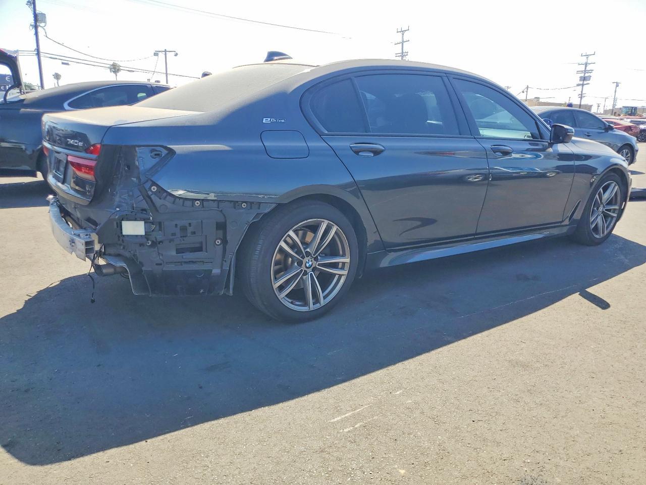 2018 BMW 740 Xe - Фото 3