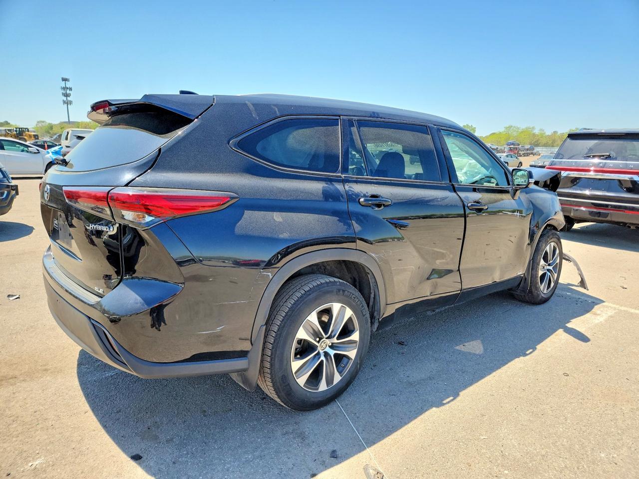 2022 Toyota Highlander Hybrid Xle - Image 3