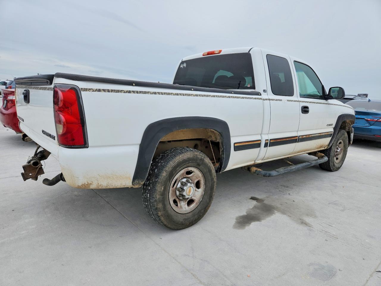 2000 Chevrolet Silverado C2500 - Image 3