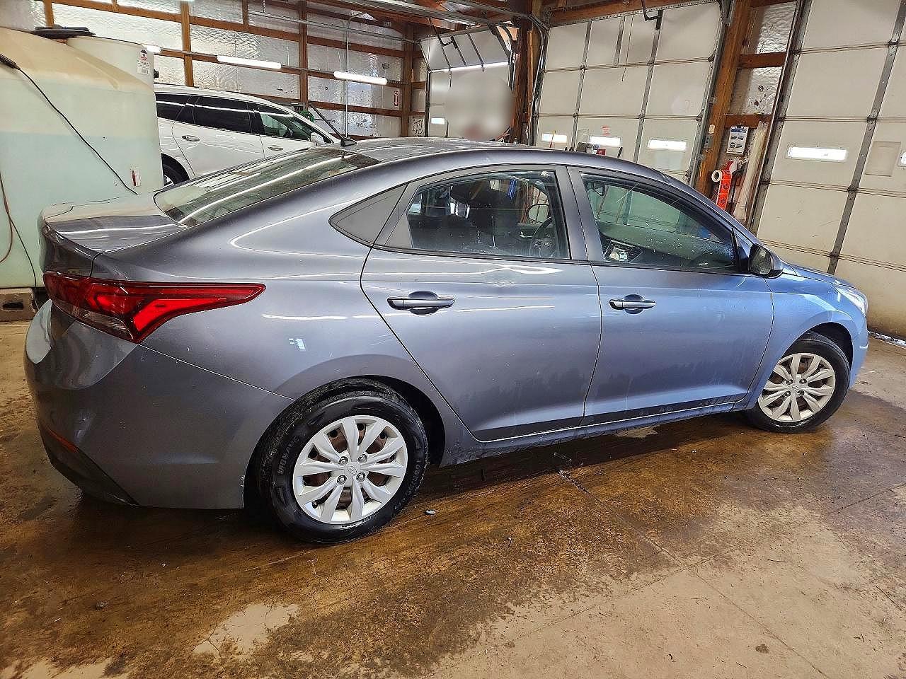 2020 Hyundai Accent Se - Фото 3