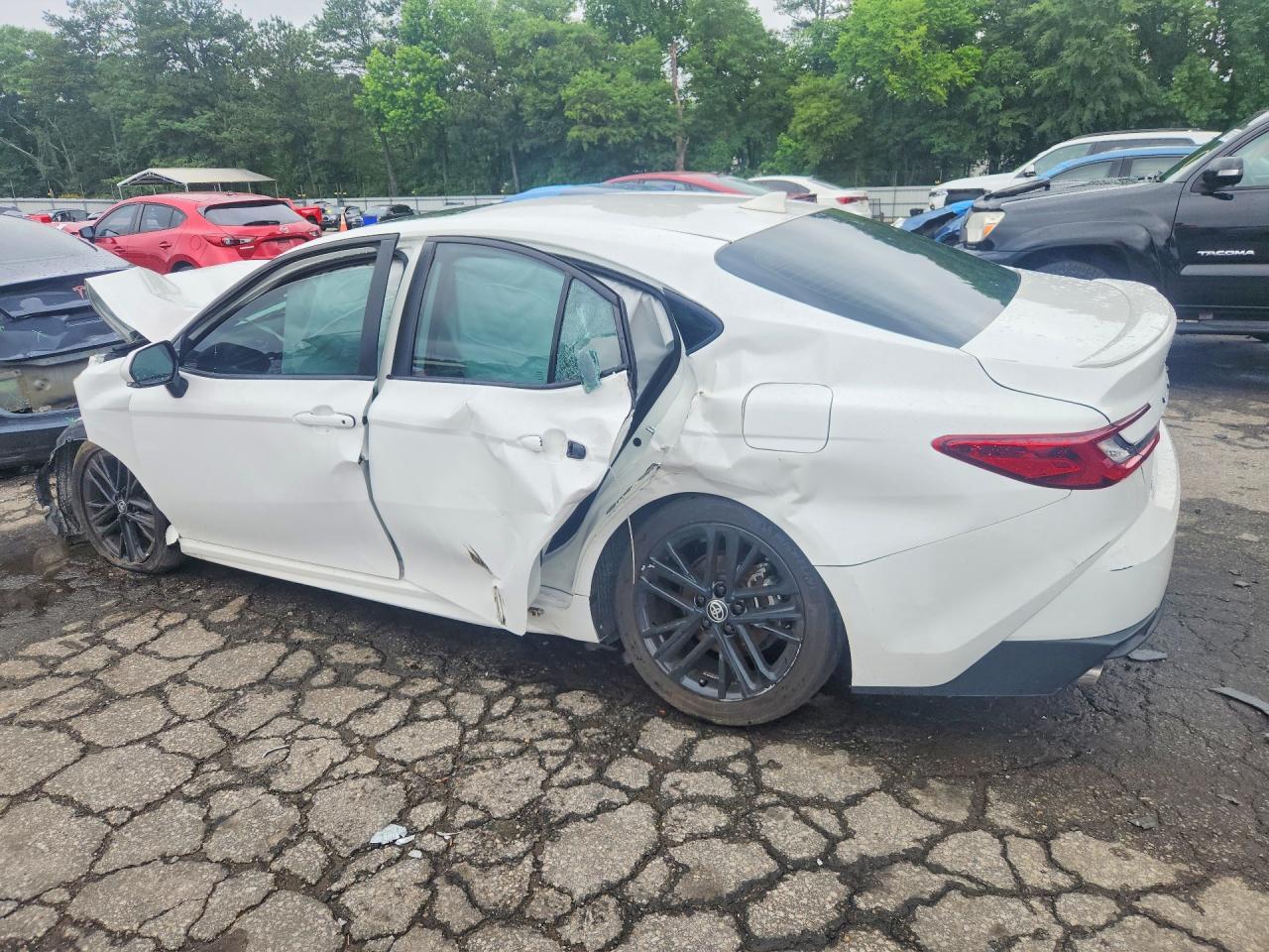 2025 Toyota Camry Se - Фото 2