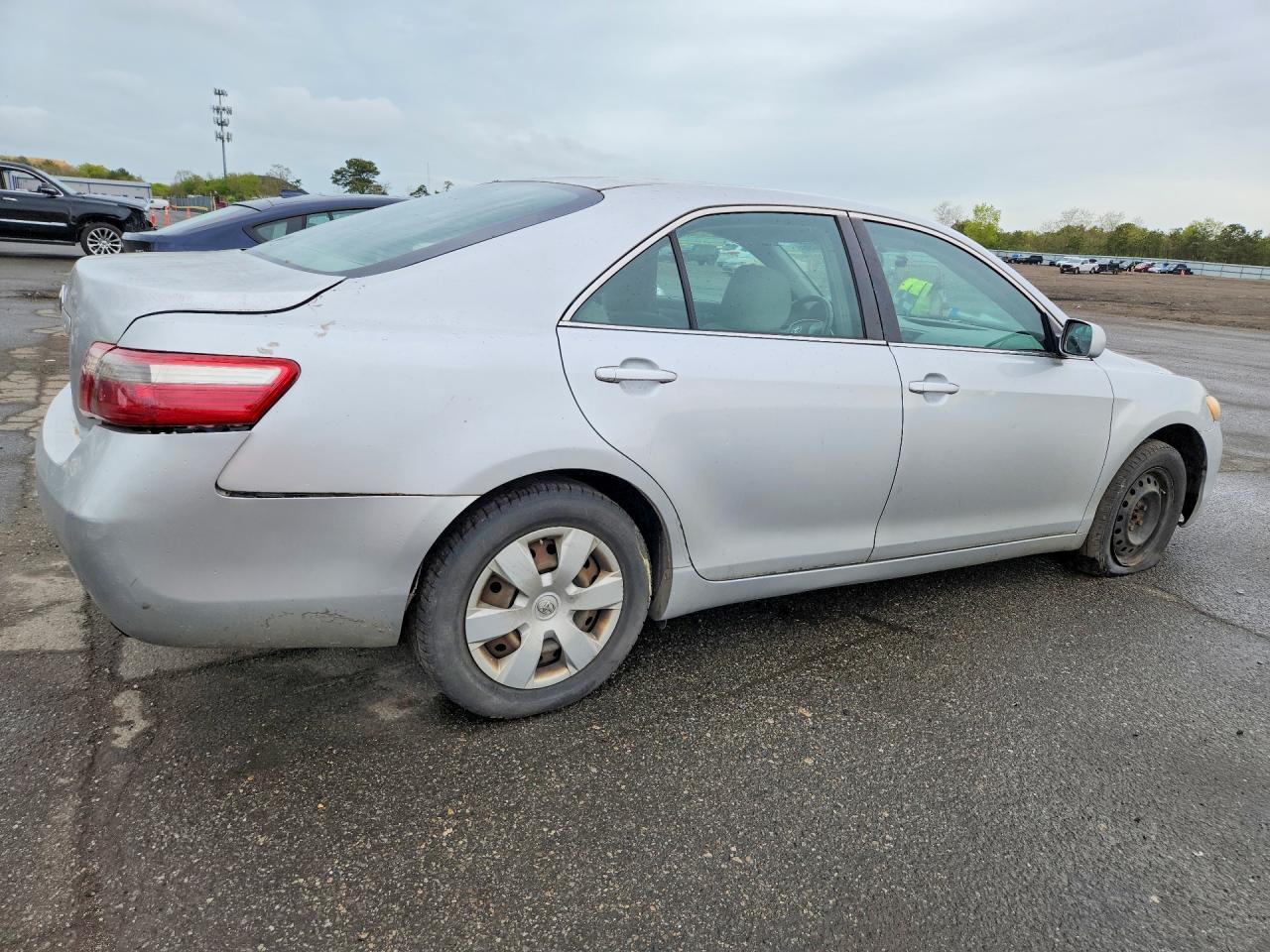 2009 Toyota Camry Le - Фото 3