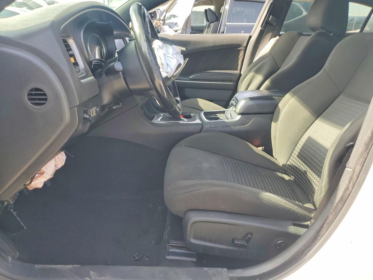 2019 Dodge Charger R - Image 7