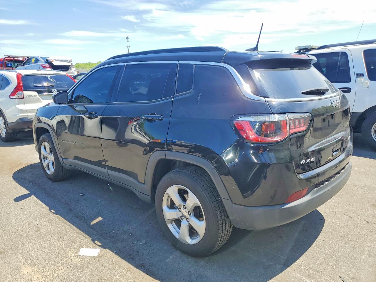 2018 Jeep Compass Latitude - Image 2