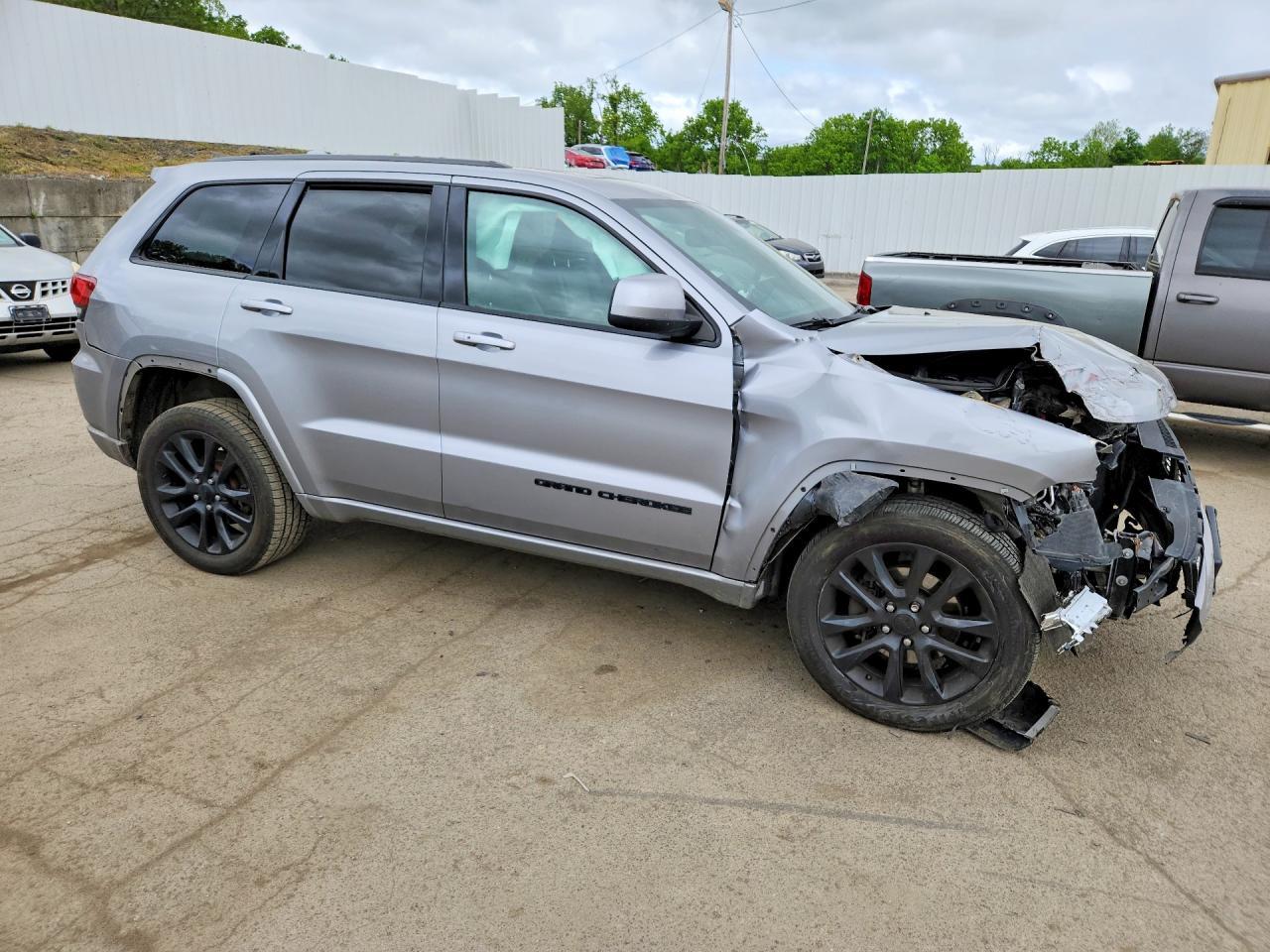 2020 Jeep Grand Cherokee Laredo - Фото 4