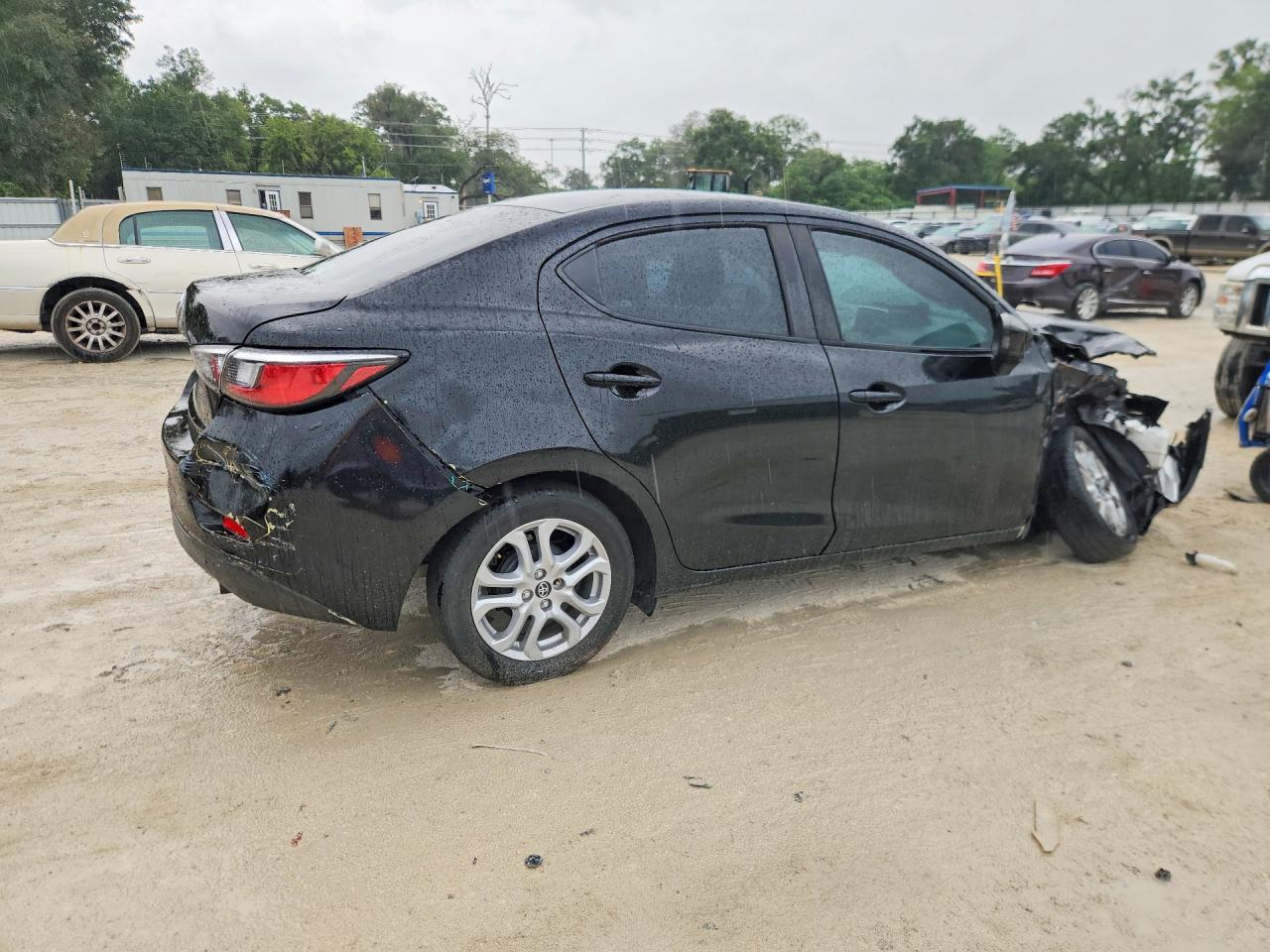 2017 Toyota Yaris Ia Base - Image 3