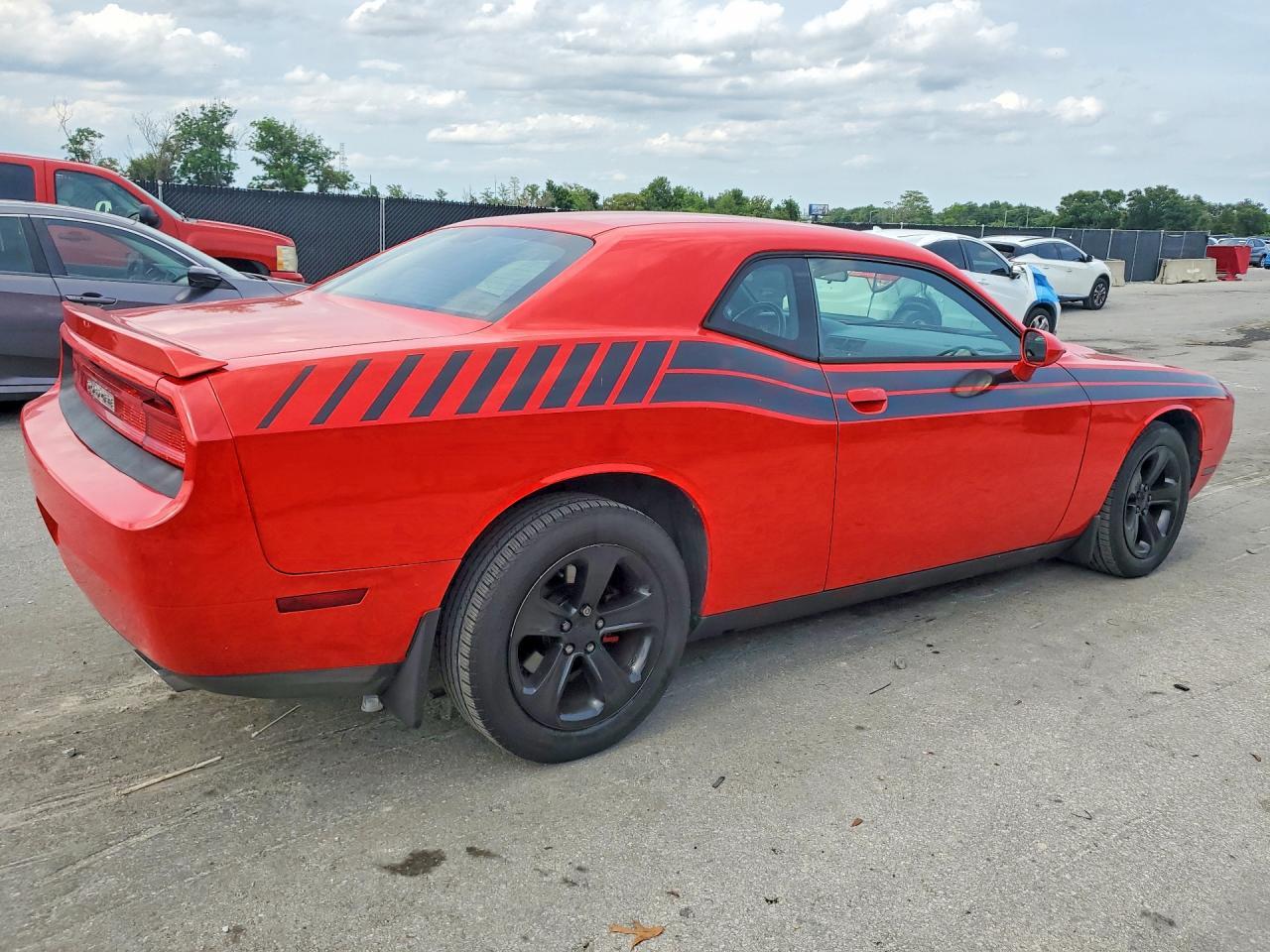 2014 Dodge Challenger Sxt - Image 3