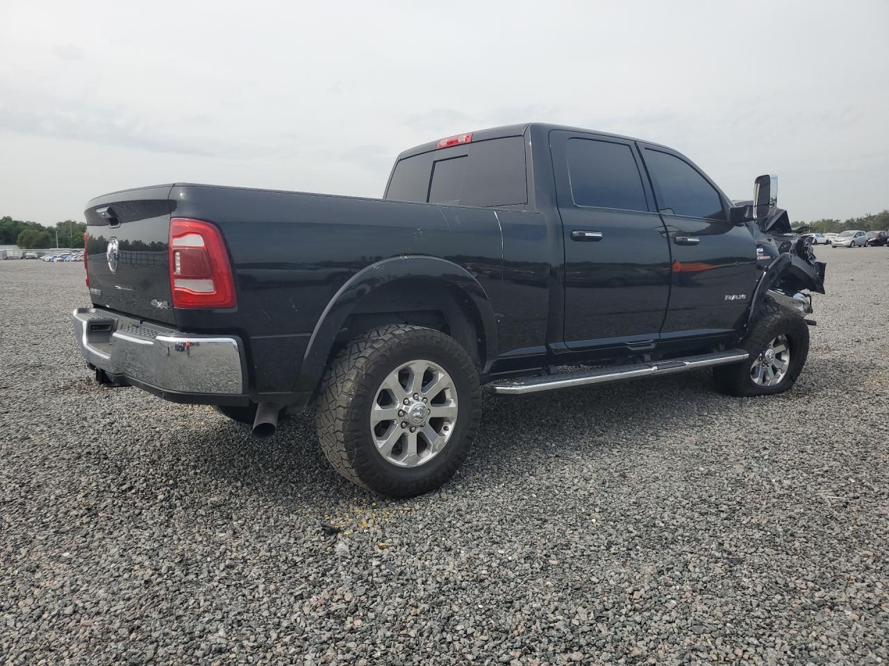 2022 Ram 3500 Laramie - Фото 3