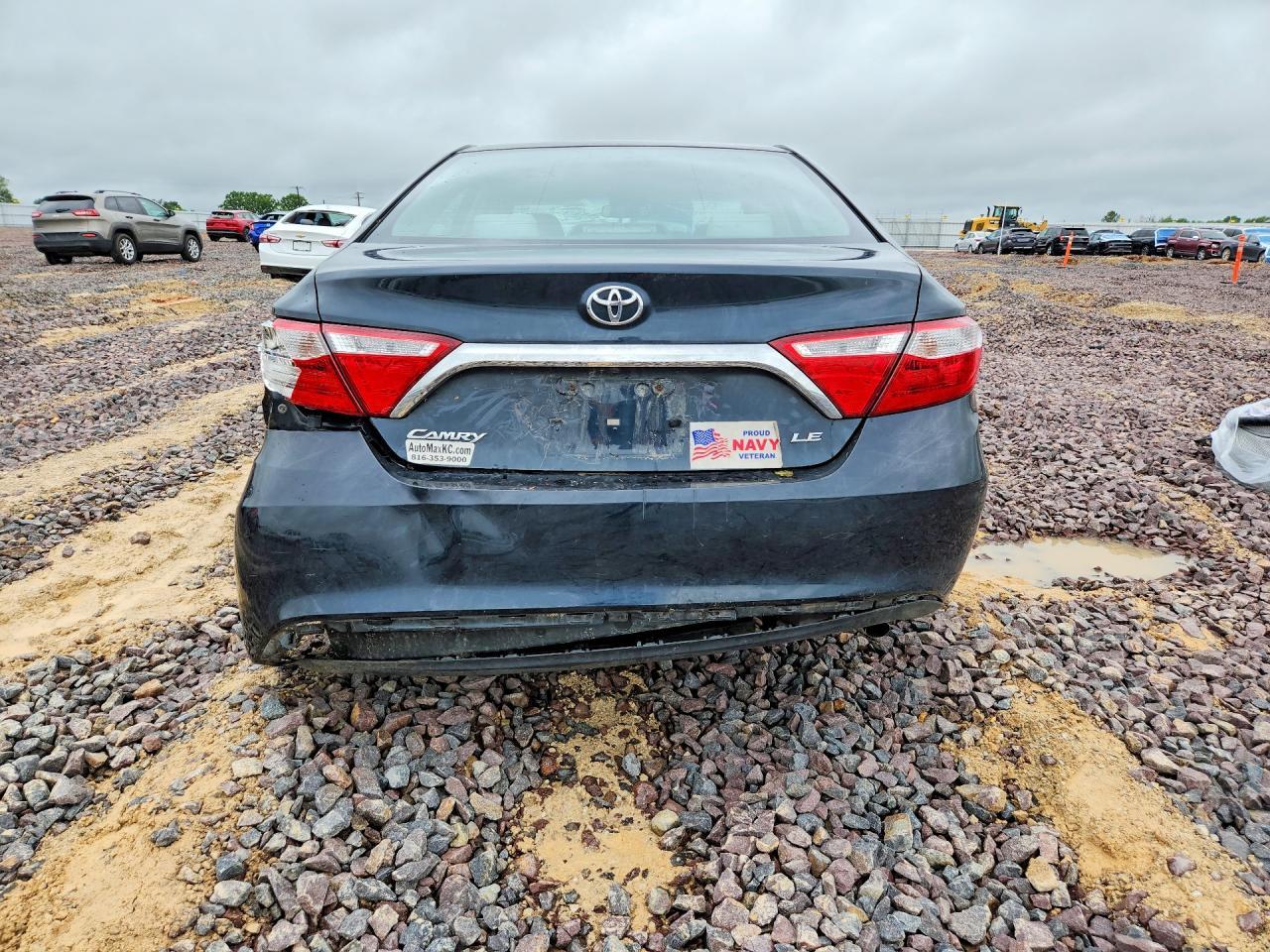 2016 Toyota Camry /Le/ - Фото 6