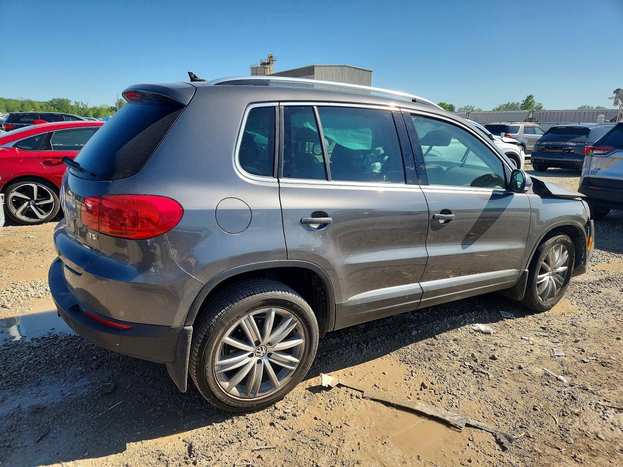 2016 Volkswagen Tiguan S - Фото 3