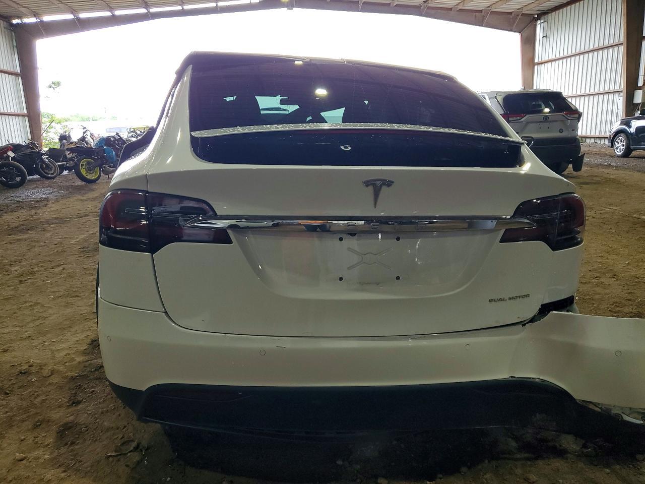 2021 Tesla Model X - Фото 6