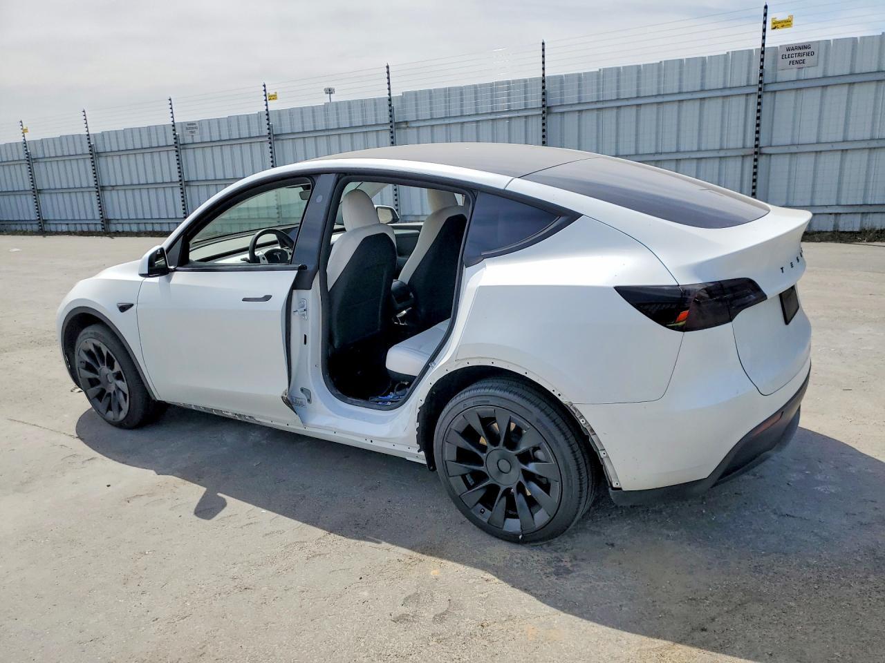 2023 Tesla Model Y - Image 2