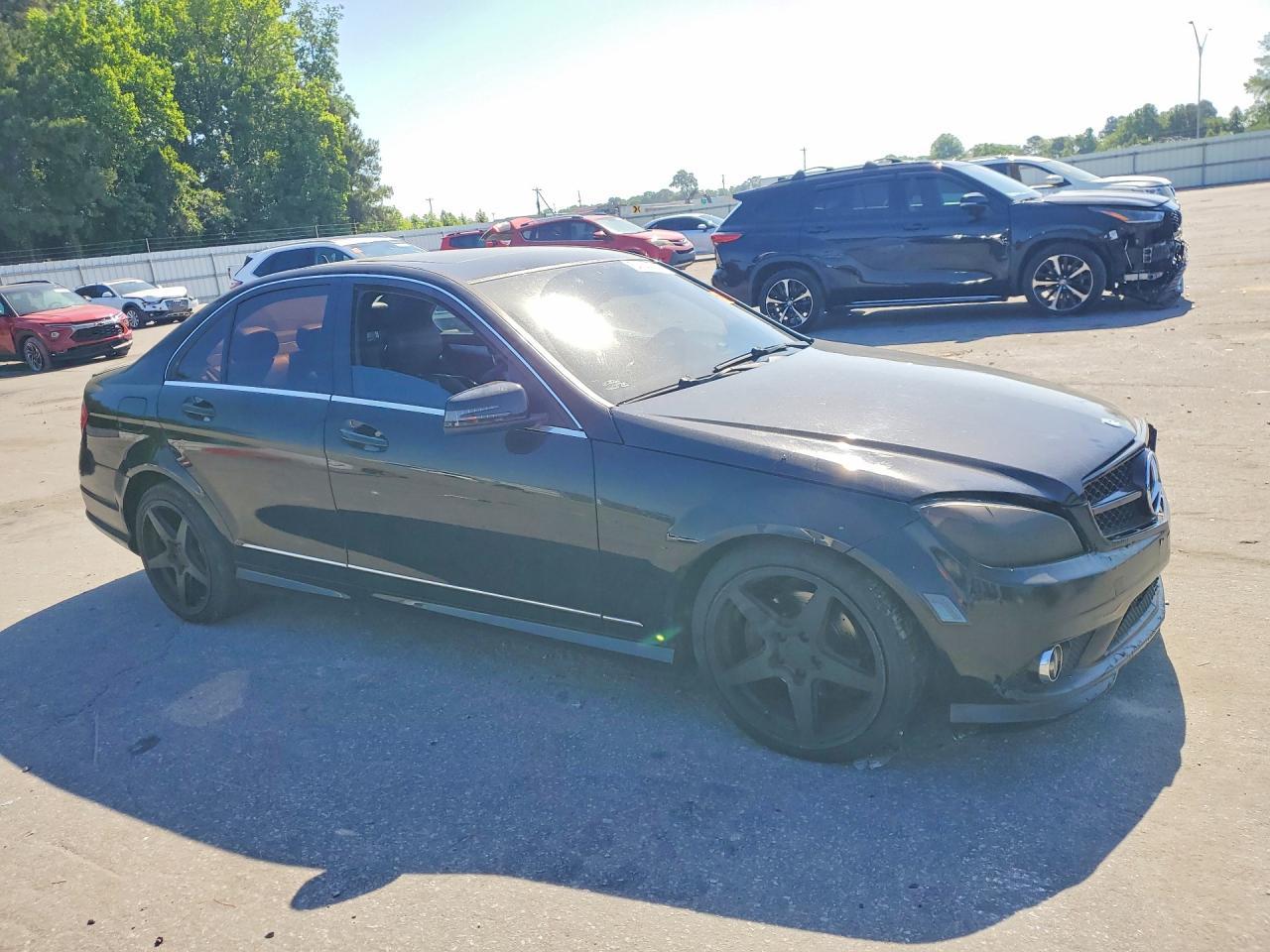 2010 Mercedes-Benz C 300 - Фото 4